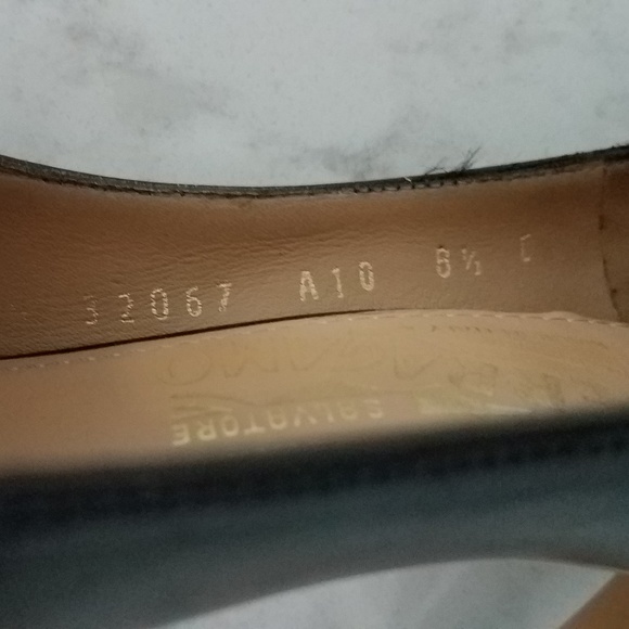 SALVATORE FERRAGAMO Rietta Bow Pointed Toe Pumps - Picture 7 of 10